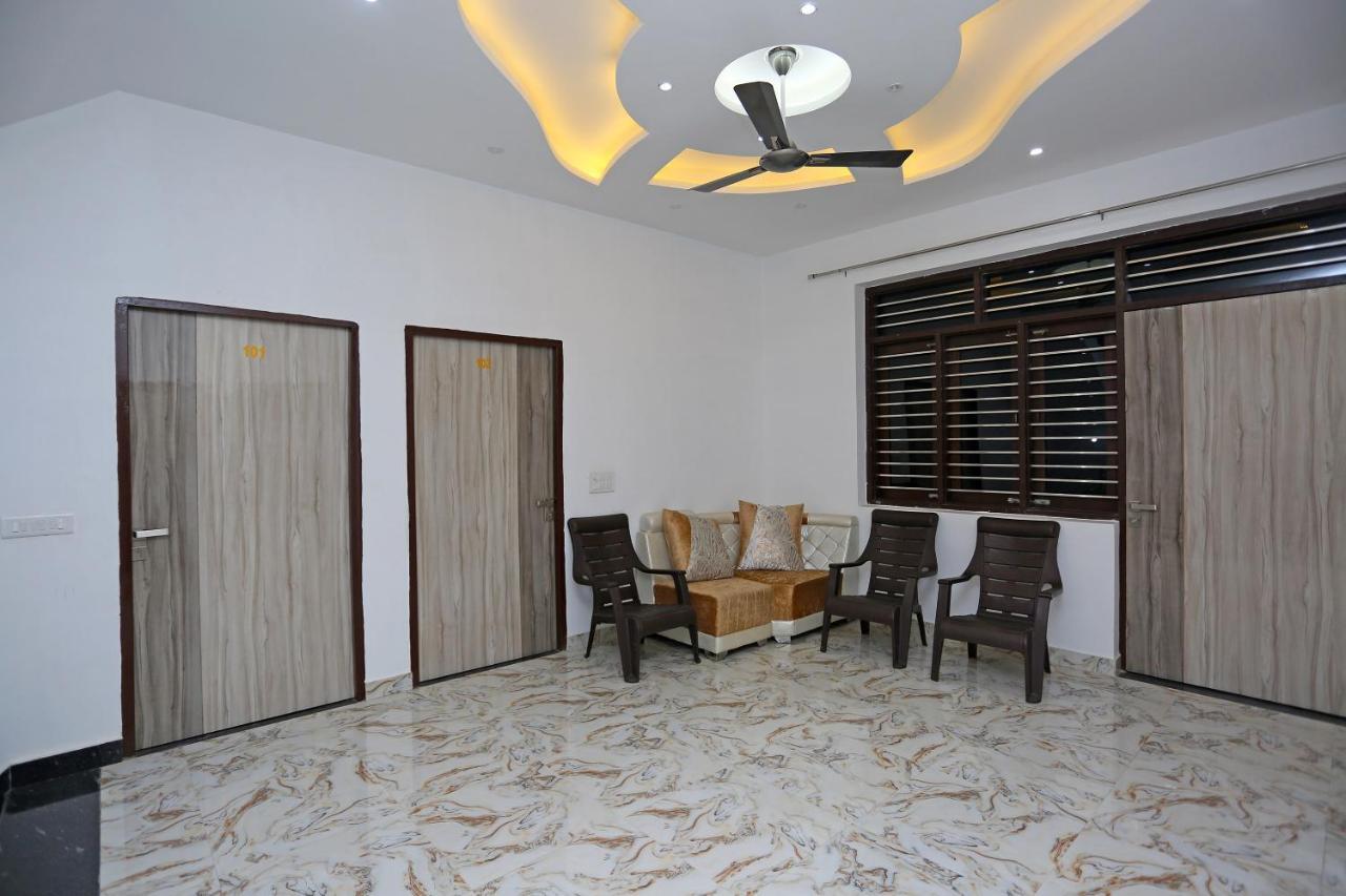 Hotel Rest Palace Agra  Exterior photo
